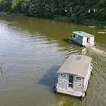 Floss 2 Bateau-hôtel *
