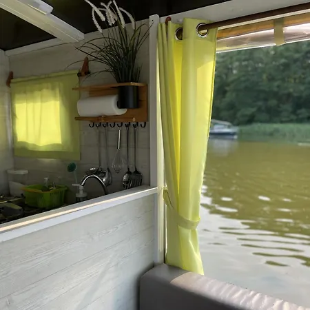 Floss 2 Botel